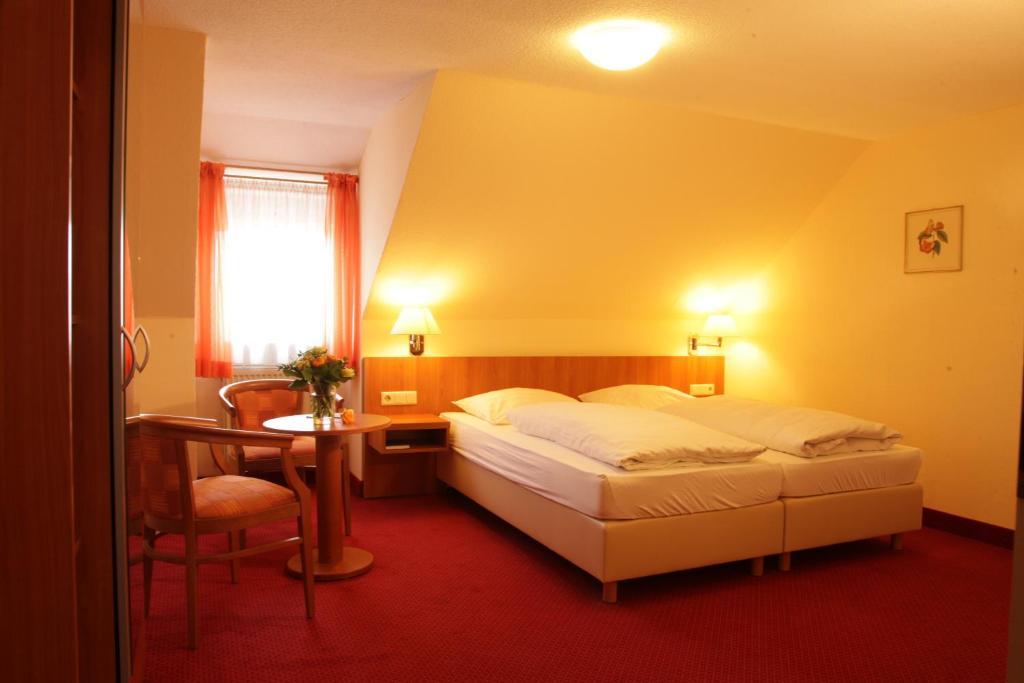 Hotel-Restaurant Zum Kirschbaum Rottendorf Exterior foto